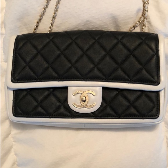 SOLD Black and White Authentic Chanel Flapbag - Picture 4 of 8
